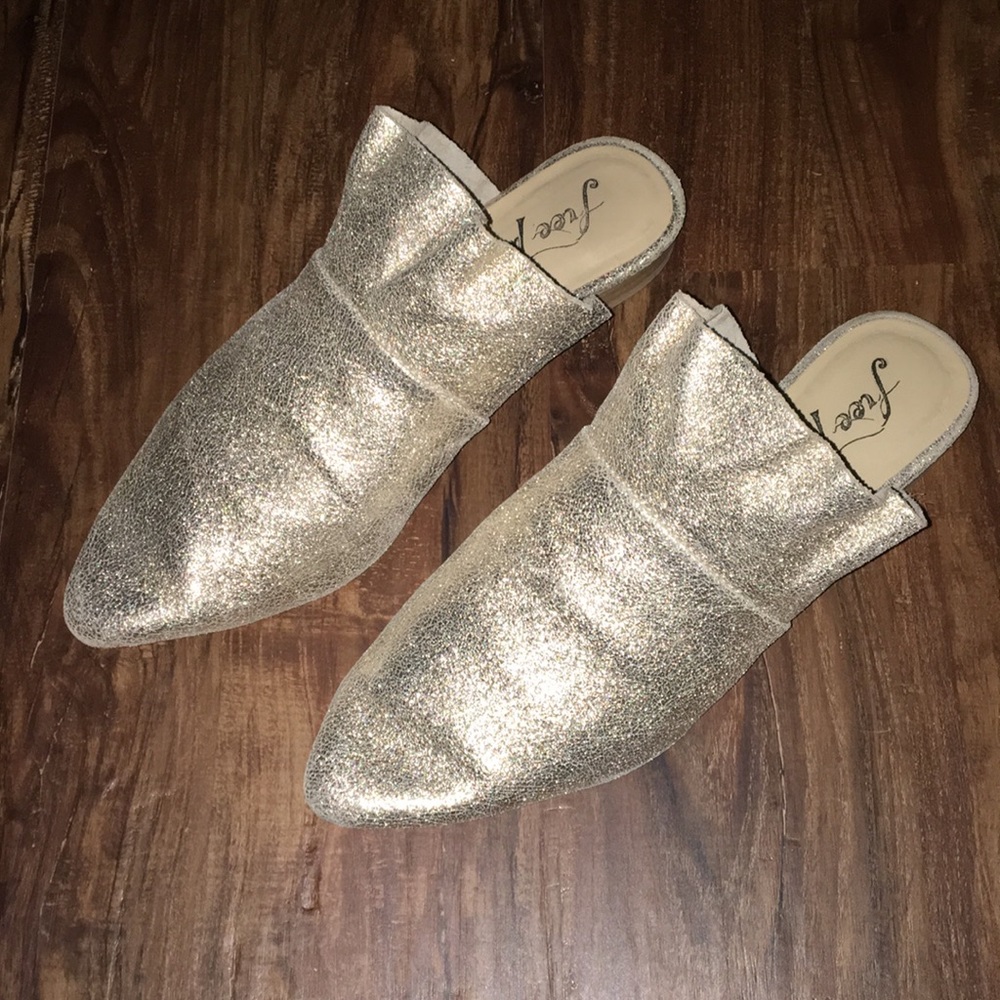 Free People Sienna slip on Gold size 37.5